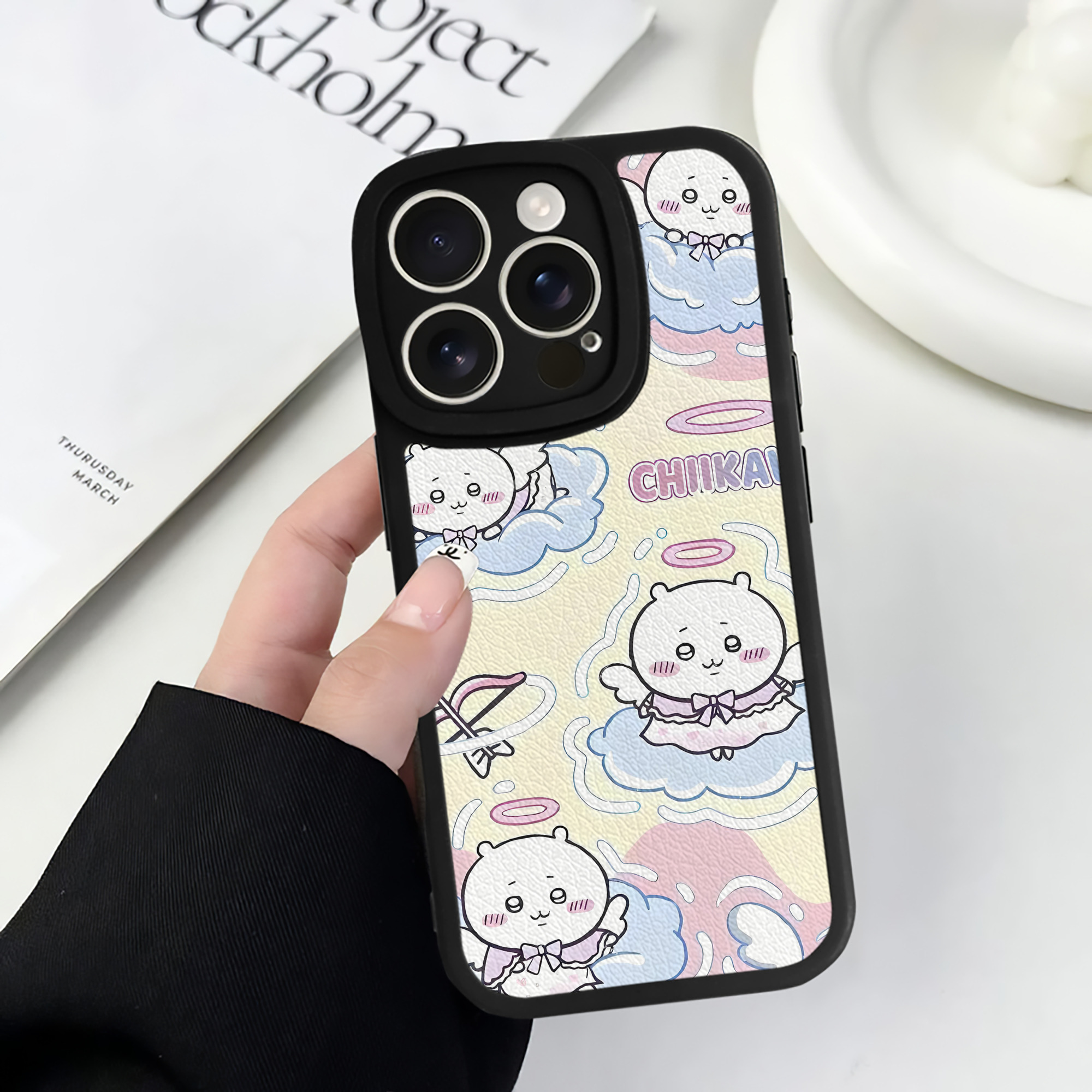 （画像用） ちいかわ Chii-kawa 【iPhone 16シリーズ対応】シリコンスマホケース（レザー調） 材質：シリコン